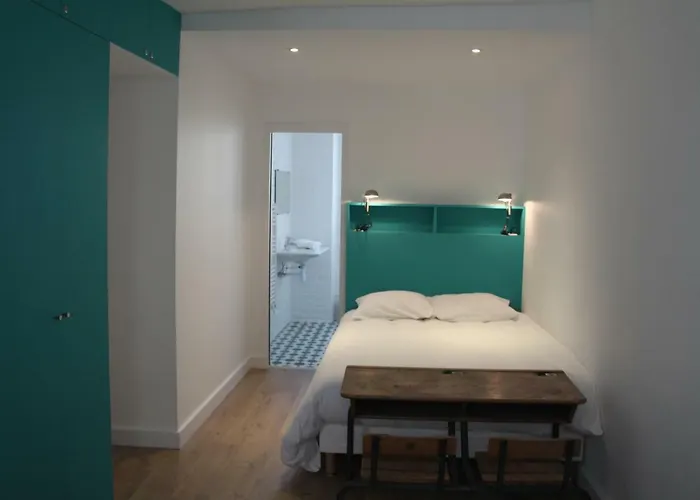 Les Toits De Couette-café 4*