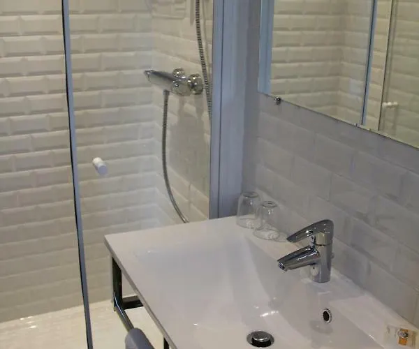 Alojamento de Acomodação e Pequeno-almoço Les Toits De 4*