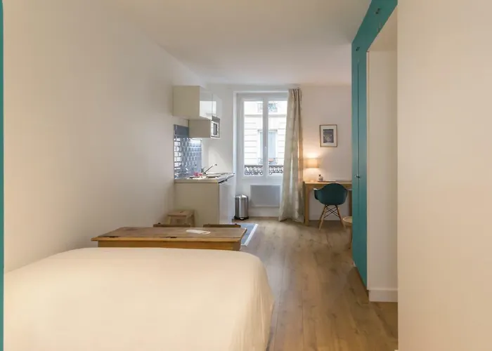 Oda ve Kahvaltı Les Toits De Paris