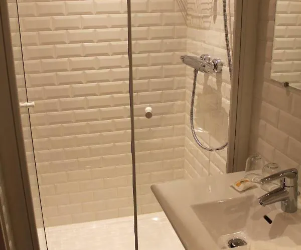 Oda ve Kahvaltı Les Toits De Paris